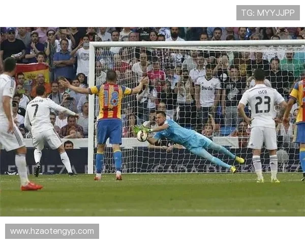 西甲经典回顾：皇马点球英雄重现往日传奇表现分析